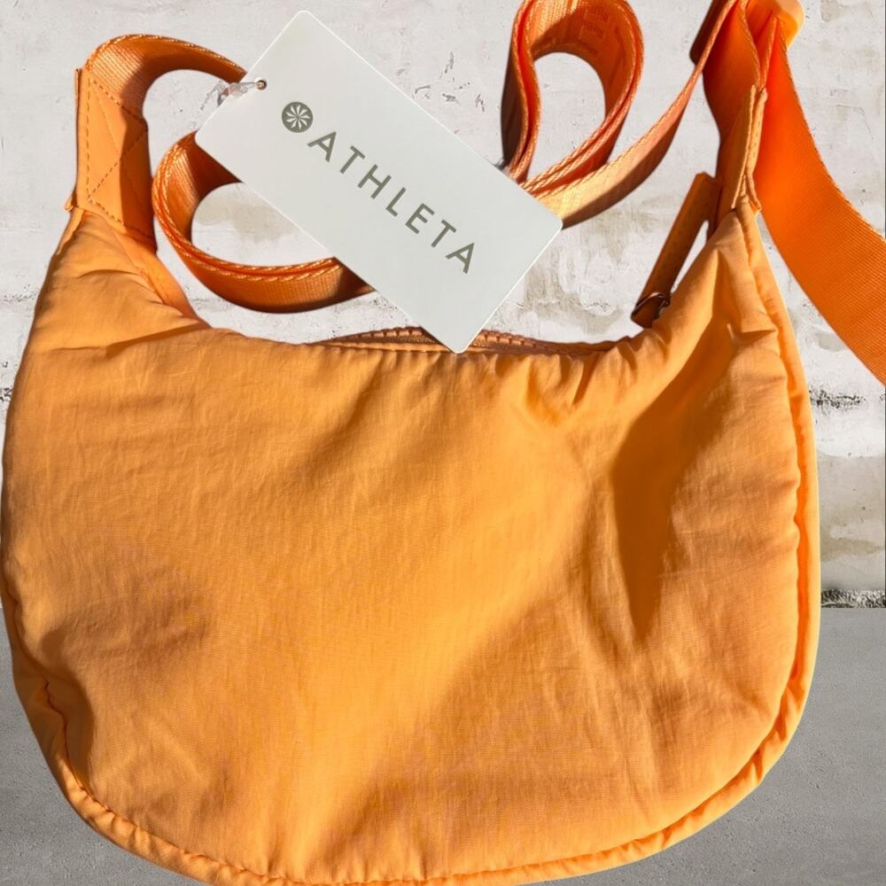 Athleta All About Mini Crescent Bag NWT - Picture 6 of 6